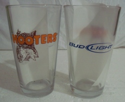 bud light beer hooters pint glass